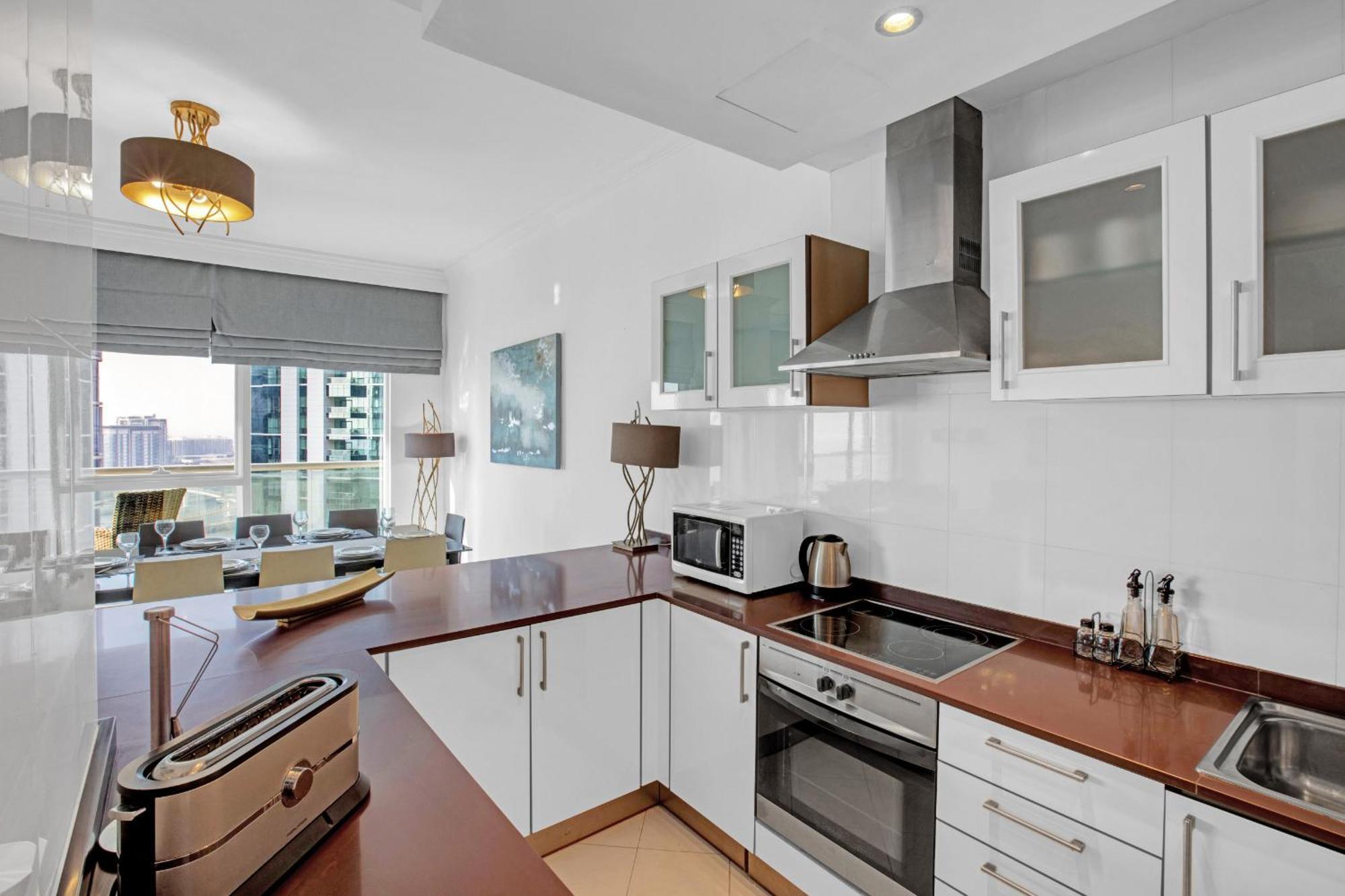 Vayk - Great Location 4 Bd Apartment *