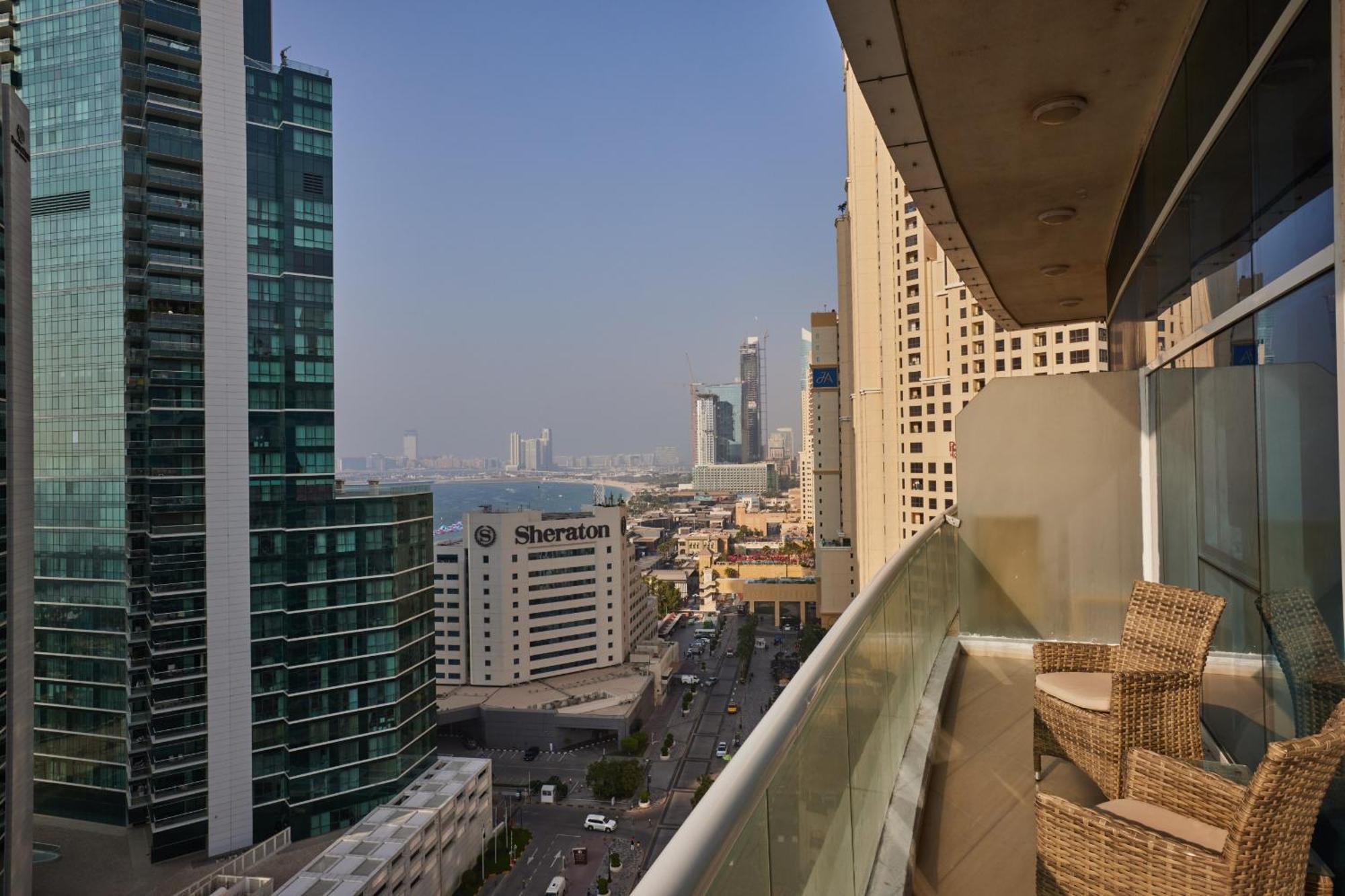 Vayk - Great Location 4 Bd Apartment Dubai